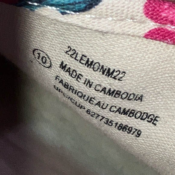 Size 10 women’s Low-Top Sneakers with Floral canvas Print - cushy insoles - Picture 11 of 12